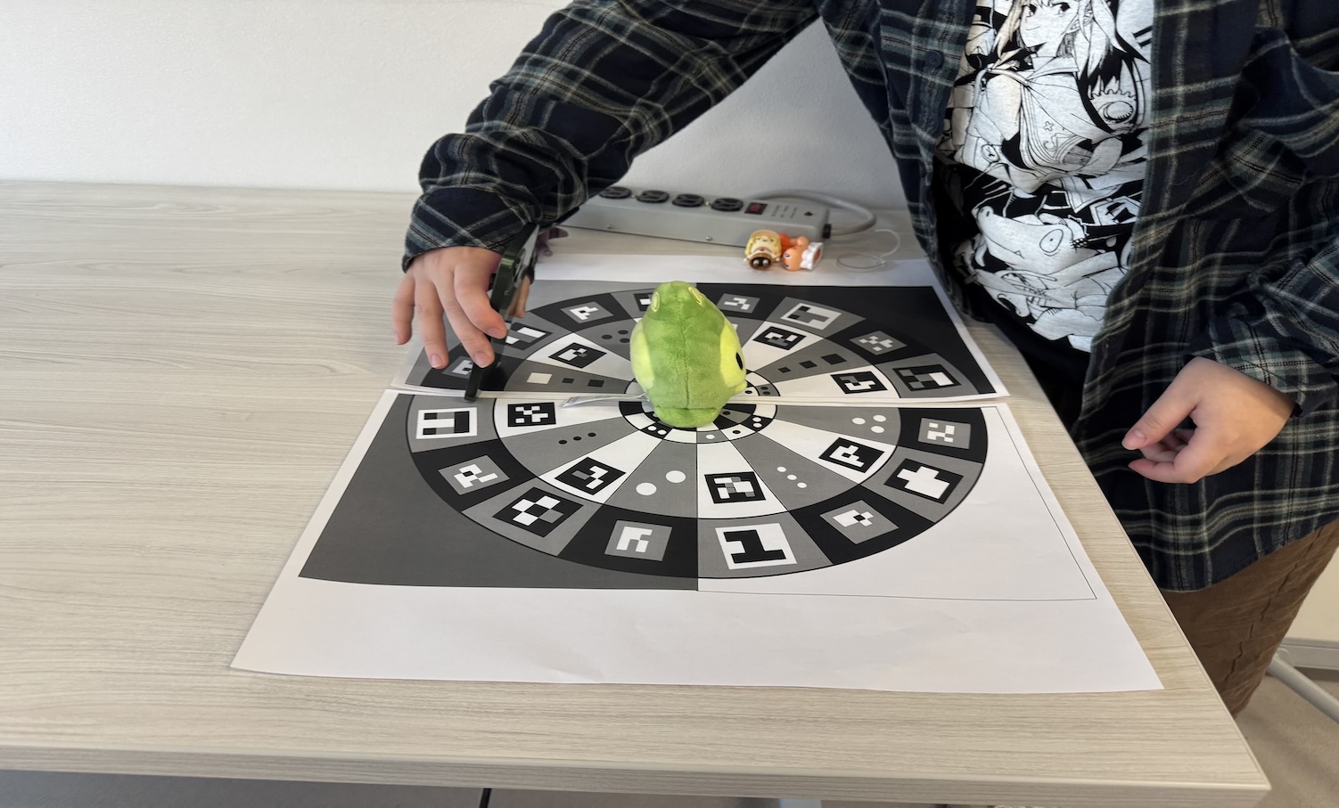 My classmate and I tried scanning an object for the first time during class. We placed the model on the paper board and experimented with how to move the camera around it. 